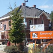 De nieuwbouw van herenhuis in Malden